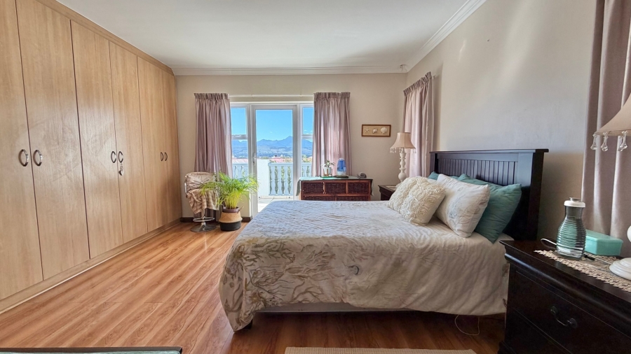 5 Bedroom Property for Sale in Mountainside Western Cape